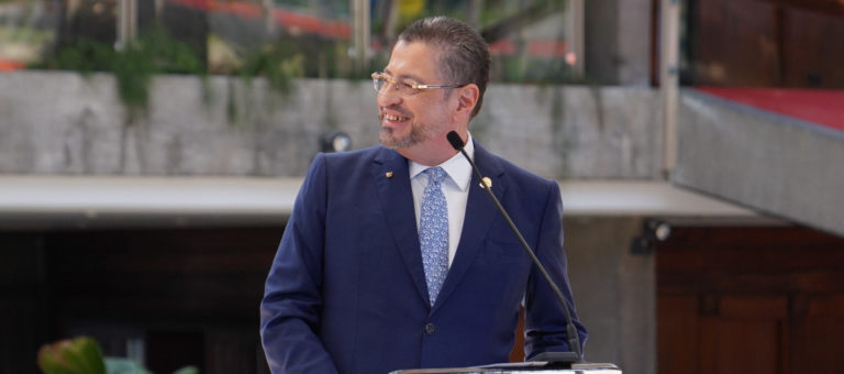 Uccaep se acerca a Chaves, Zamora anuncia candidatura