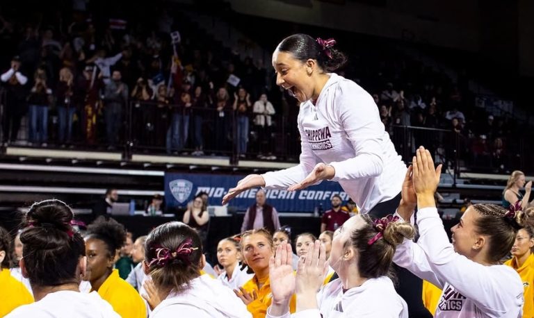 Tica Luciana Alvarado fue elegida gimnasta del año 2025 en la Conferencia MAC de Estados Unidos