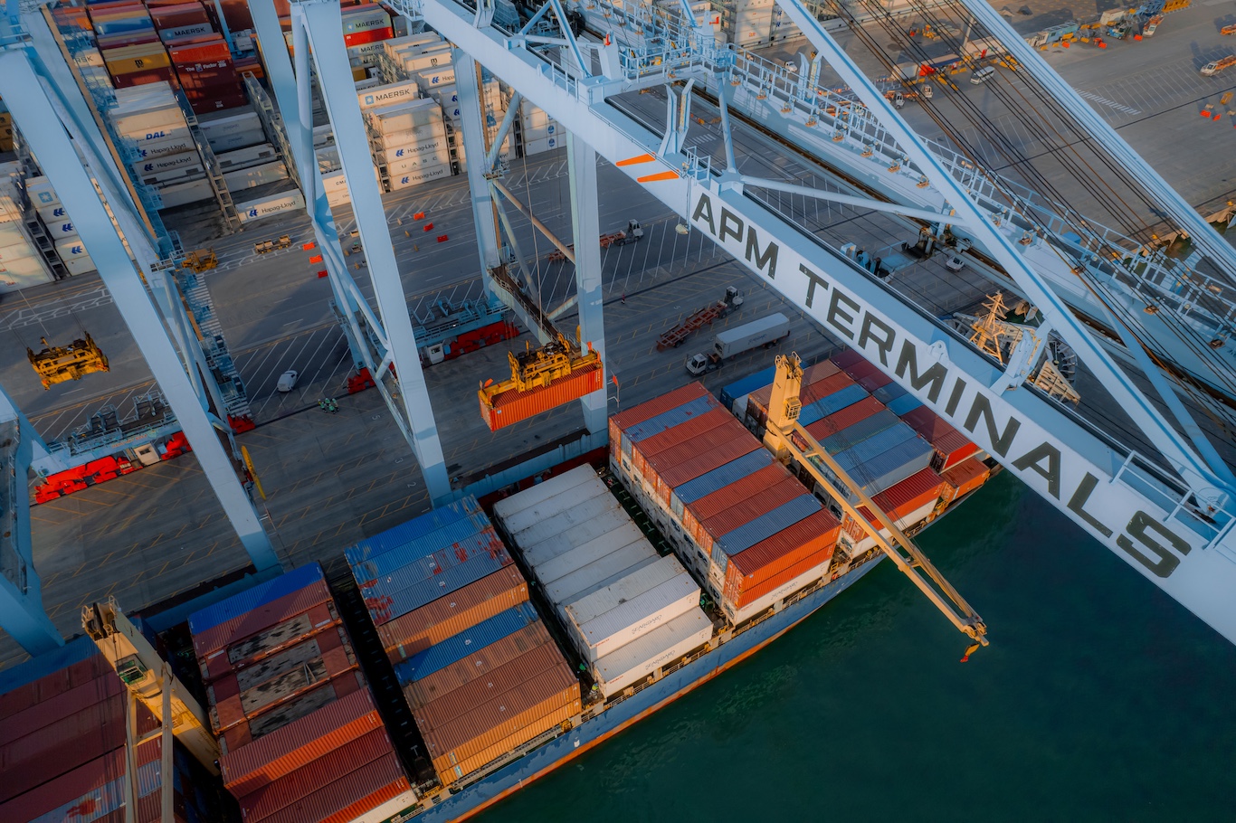 Imagen principal del artículo: APM Terminals moderniza punto de acceso a la Terminal de Contenedores de Moín