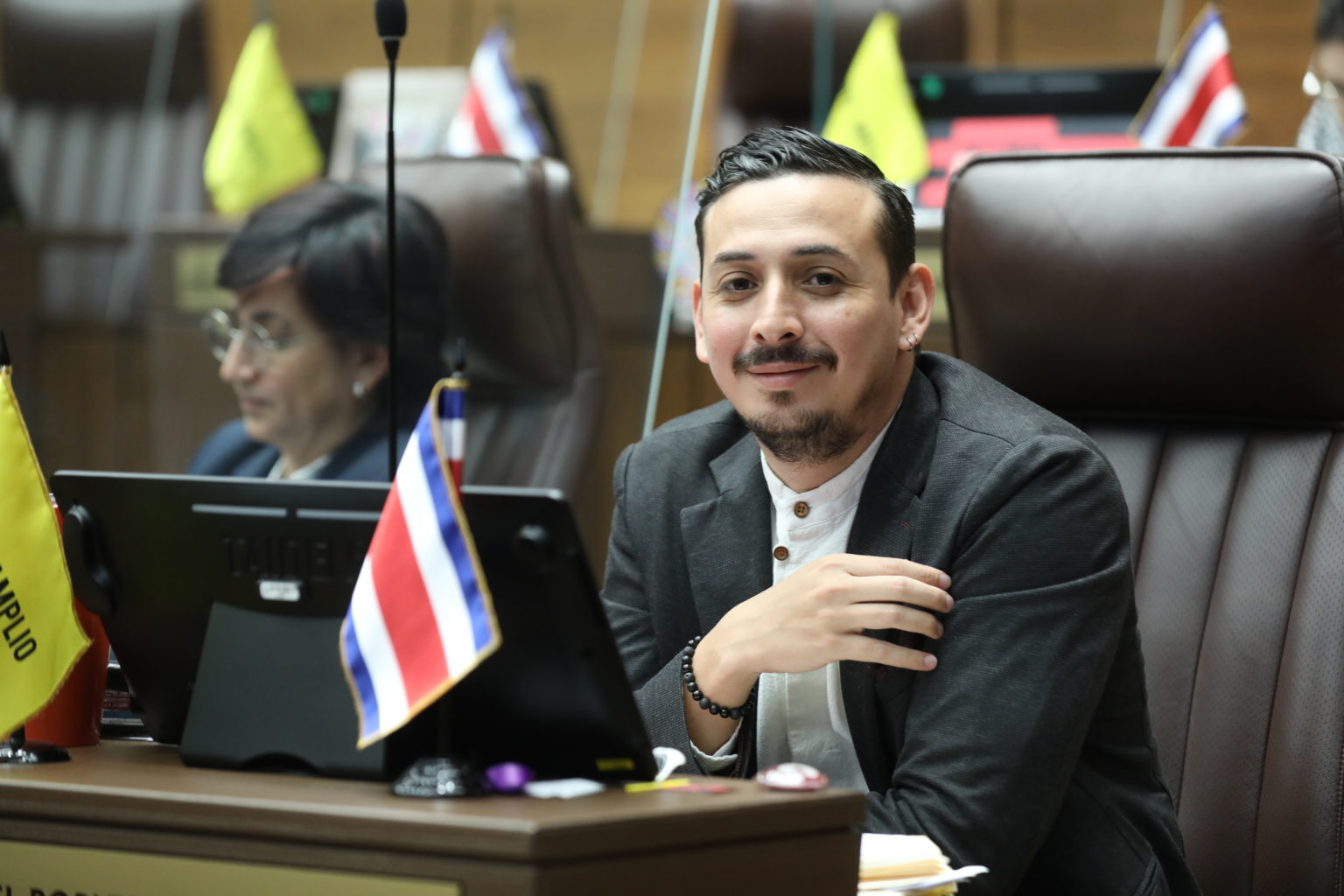 Imagen principal del artículo: Ariel Robles confirma su precandidatura presidencial con el Frente Amplio