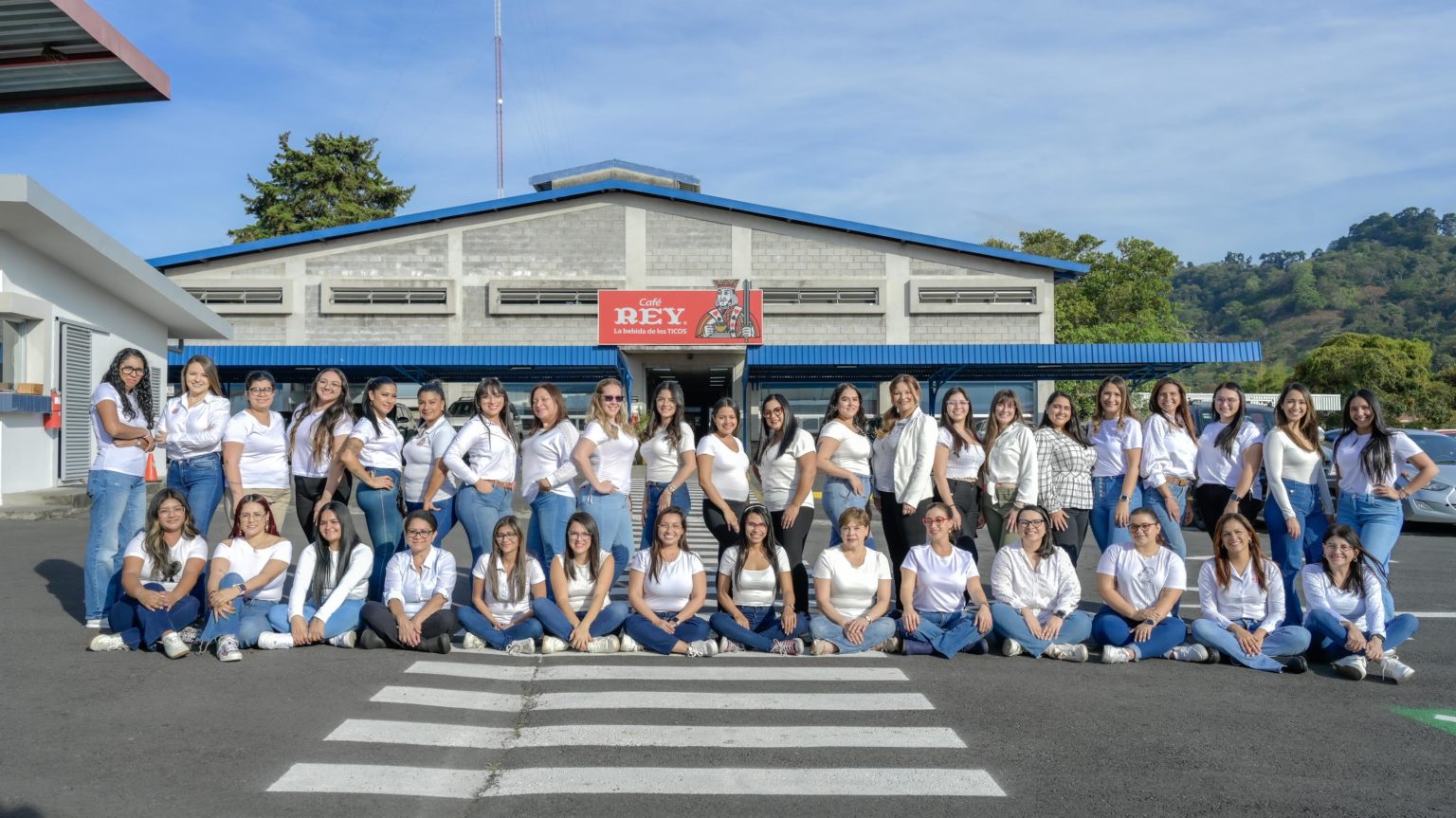Imagen principal del artículo: Café Rey y Café Volio destacan su compromiso con la equidad y el bienestar laboral
