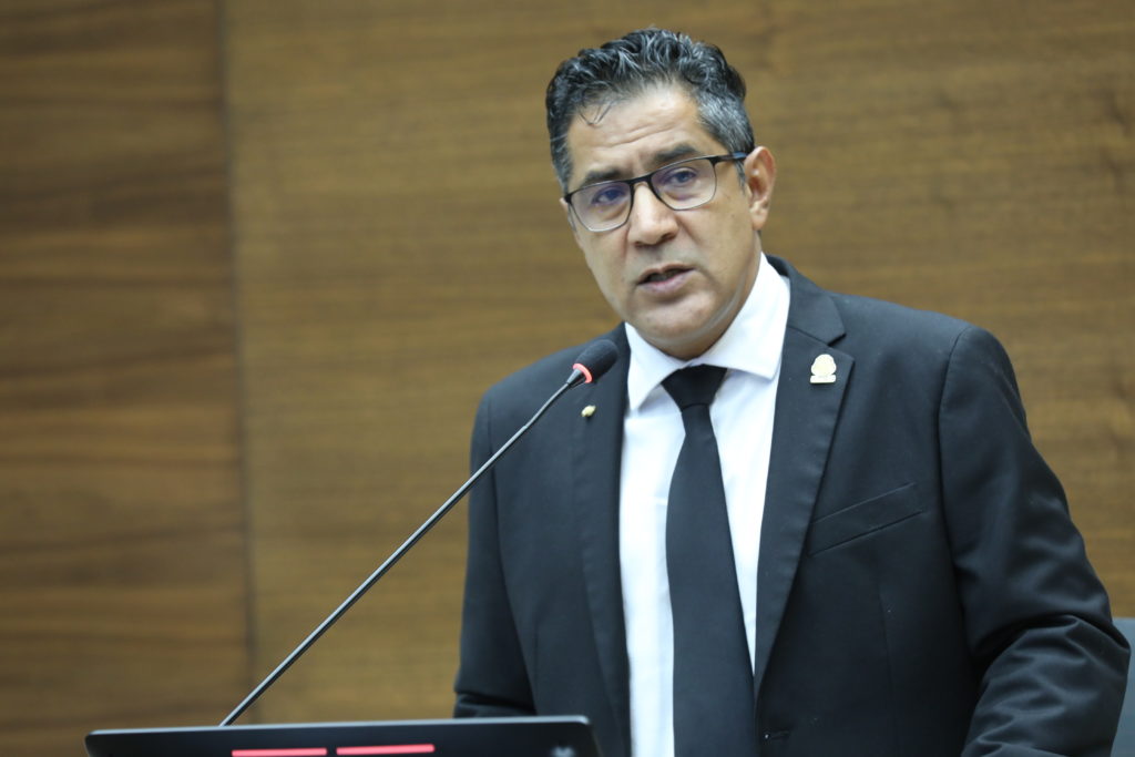 Diputado oficialista propone que Juntas de Educación y Asociaciones de Desarrollo contraten fuera de Sicop