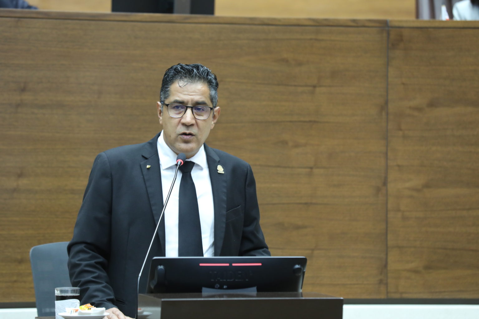 Imagen principal del artículo: Ejecutivo no vetó iniciativa que reduce impuesto de renta a trabajadores independientes