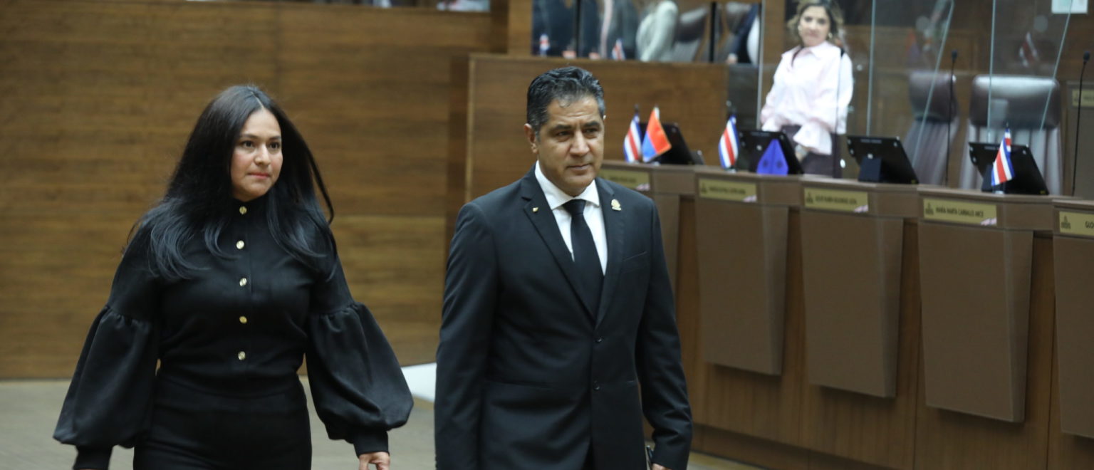 Imagen principal del artículo: Reforma a eurobonos pasa el primer debate pero está lejos de los 38 que necesita el Ejecutivo para el voto final