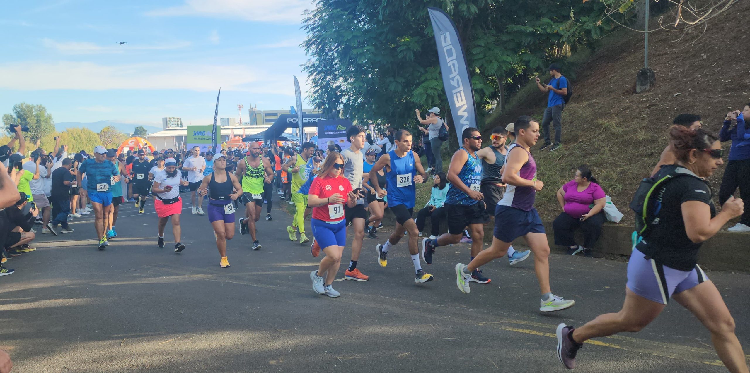 Imagen principal del artículo: Niños se sumaron a la alegría de cientos de corredores en la VI Edición de Sanus Run