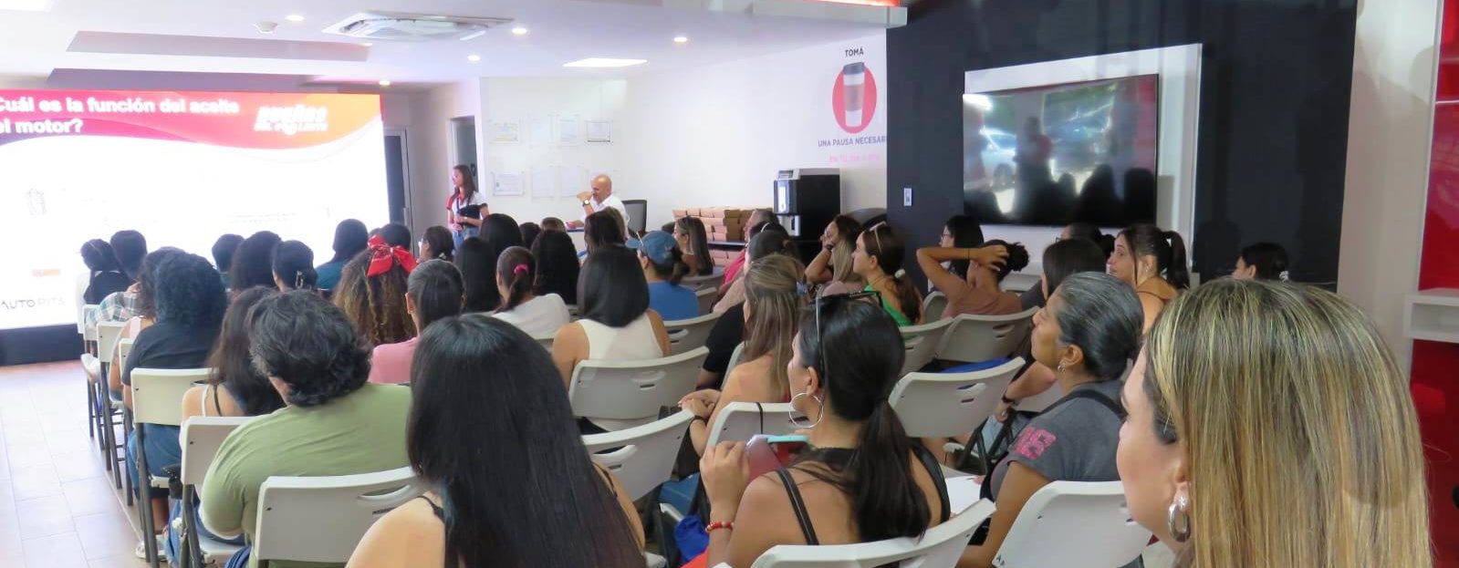Imagen principal del artículo: AutoPits ofrecerá un curso gratuito sobre mecánica automotriz dirigido a mujeres este sábado