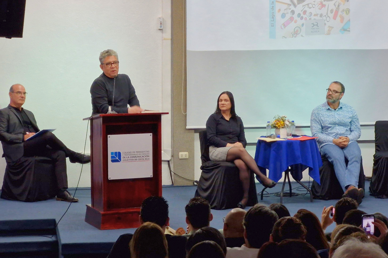 Imagen principal del artículo: José Francisco Correa presenta su primera novela: El Lago de la Memoria