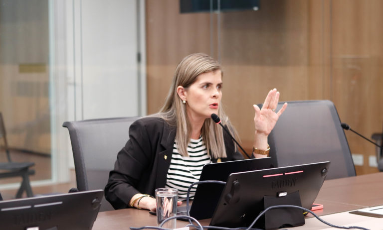 Mujeres que llegan al poder para cerrarnos la puerta