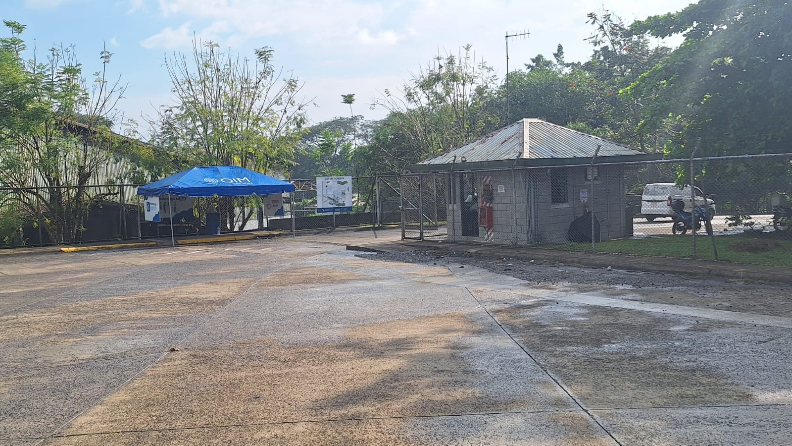 Imagen principal del artículo: Migrantes latinos señalan complicaciones en el Catem tras llegada de deportados por Estados Unidos