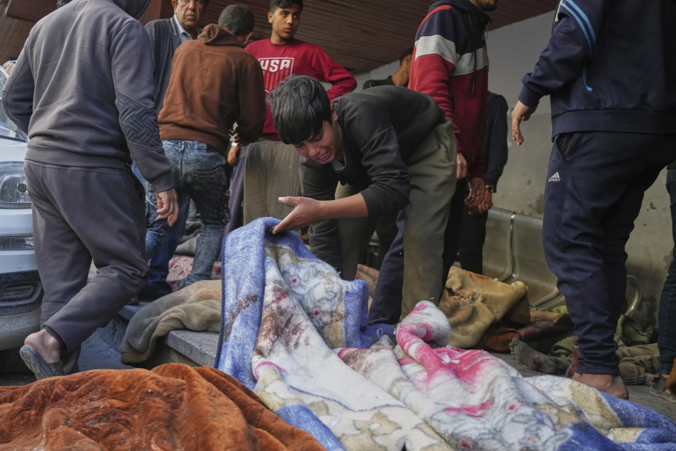 Imagen principal del artículo: Bombardeos en Gaza que dejaron más de 400 muertos en un solo día "son solo el comienzo", dice Netanyahu