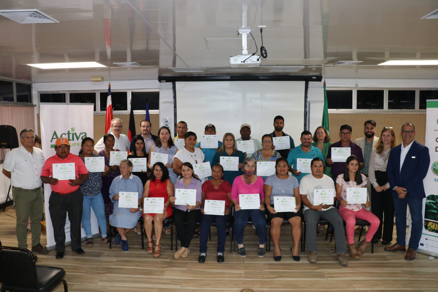 Imagen principal del artículo: Concurso INNOVA-VERDE premió 22 ideas de banano, dátil, plátano, cuadrado y abacá