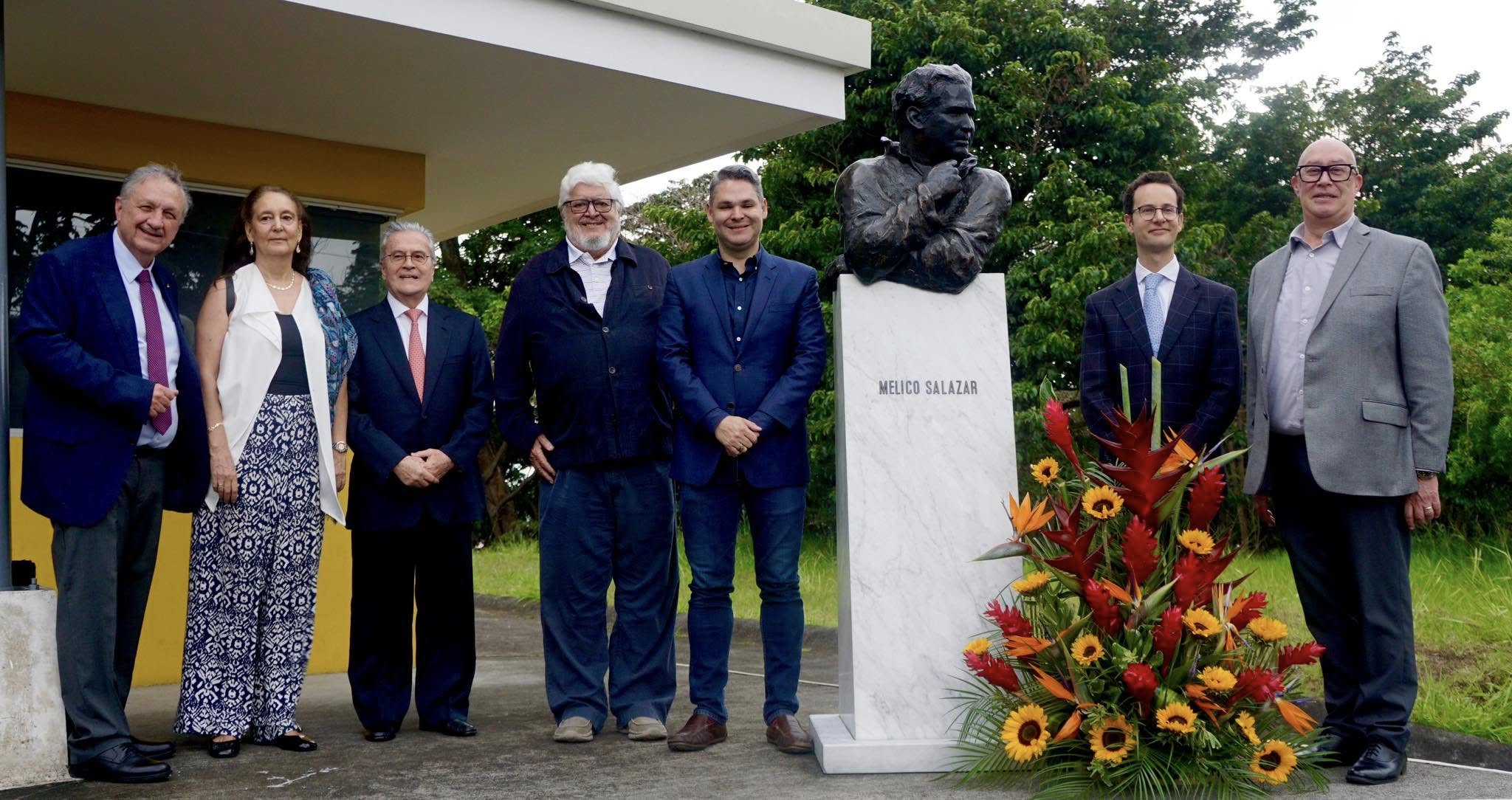 Imagen principal del artículo: Compañía Lírica Nacional celebra 45 años de trayectoria con develación de busto de Melico Salazar