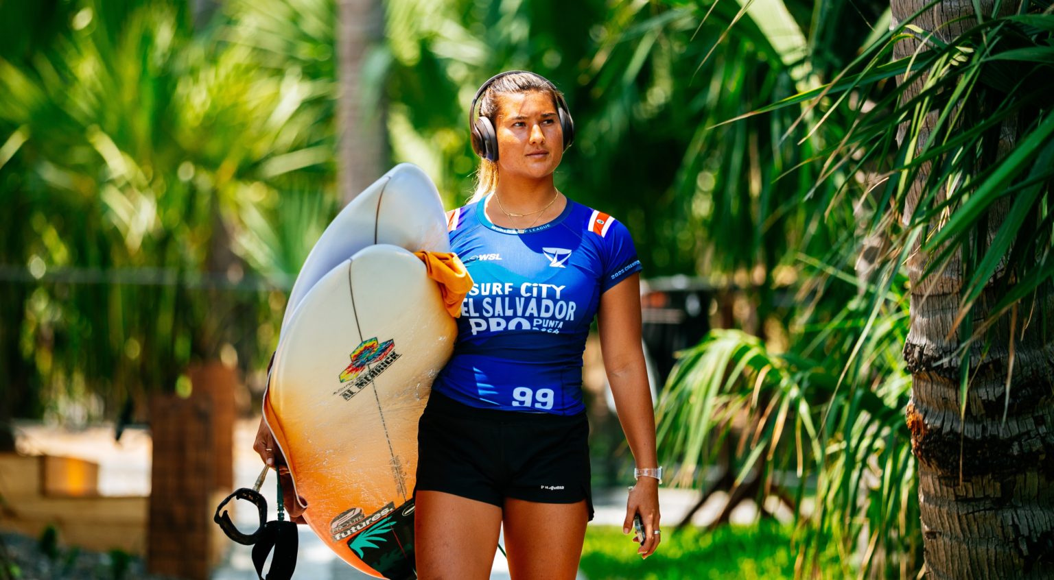 Imagen principal del artículo: Surfista tica Brisa Hennessy finaliza quinta en El Salvador y sube puestos en el ranking mundial