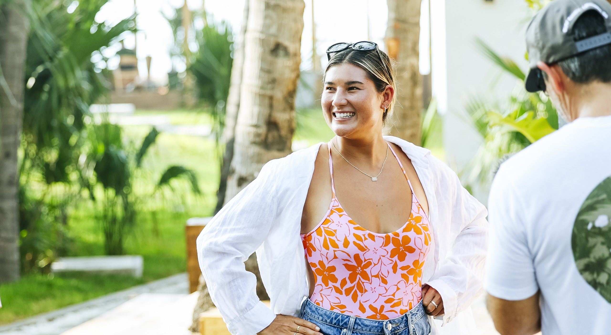 Imagen principal del artículo: Surfista tica Brisa Hennessy avanza a los octavos de final en la cuarta parada del Tour Mundial 2025