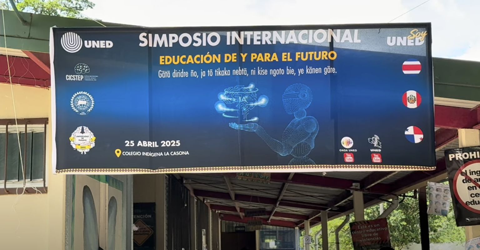 Imagen principal del artículo: Estudiantes indígenas del Colegio La Casona reciben capacitación en inteligencia artificial