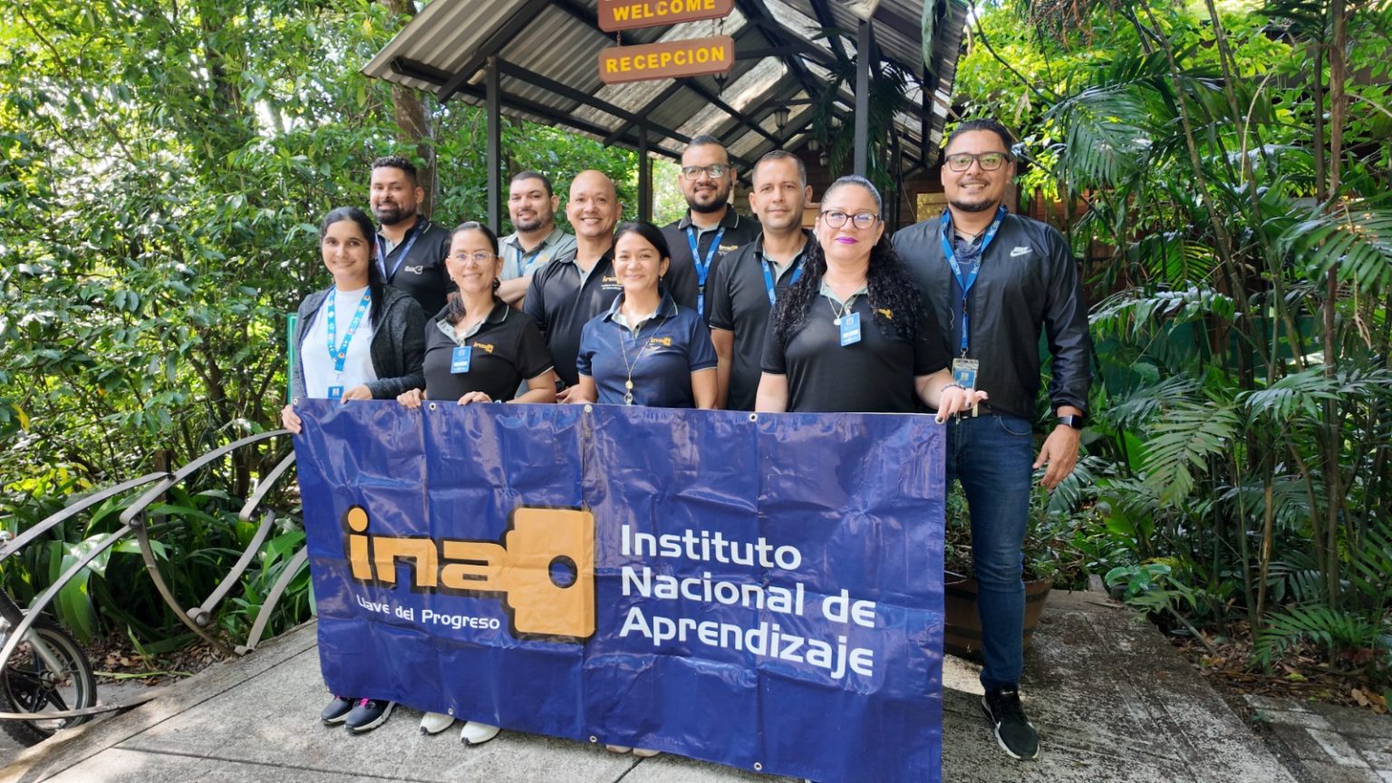Imagen principal del artículo: Más de 140 personas de Monteverde que laboran en actividades turísticas se certificaron en Inglés