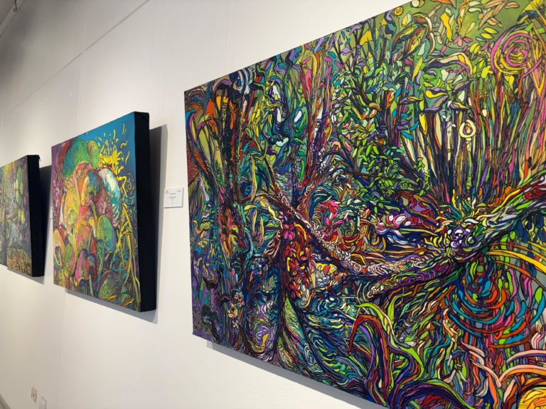 Exposición “Connecting the Roots” invita a reconectar con la naturaleza a través del arte