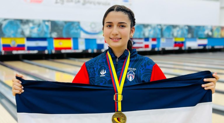 Tica Elena Weinstok conquista el oro en el Iberoamericano Juvenil de Boliche