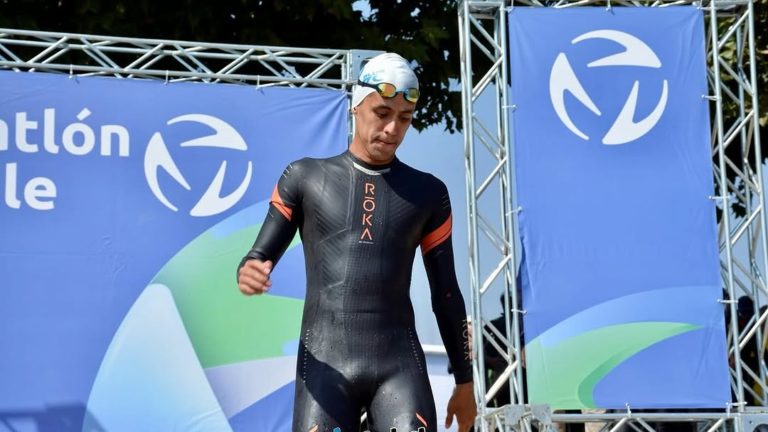 Triatleta tico Álvaro Campos se ubicó en el Top-18 del Campeonato Sudamericano 2025 en Chile