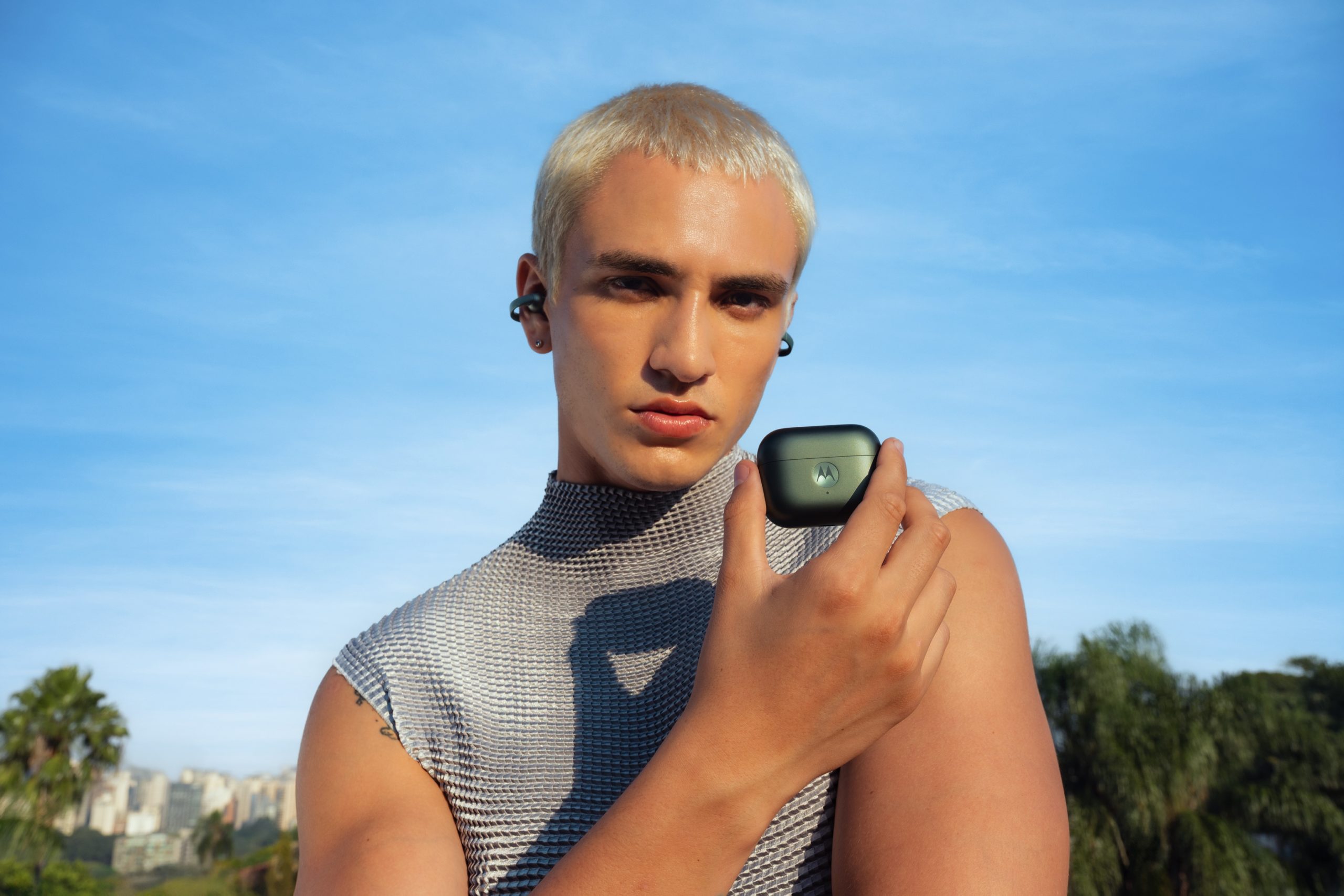 Imagen principal del artículo: Motorola amplía su ecosistema de dispositivos con los nuevos moto watch fit y moto buds loop