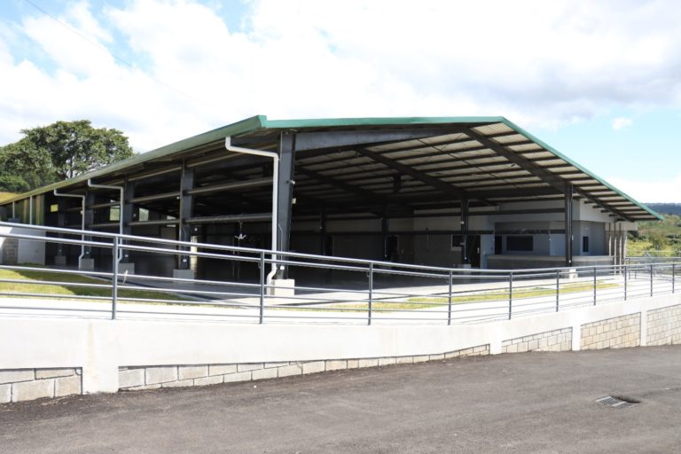 Inder, MAG y Municipalidad de Poás entregan moderno campo ferial a la comunidad