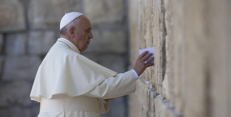 Elvis, Piaf y una llamada de teléfono a Gaza todas las noches