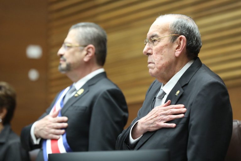 Rodrigo Arias responde a Chaves: "Usted ha preferido ser mejor contador que gobernante"