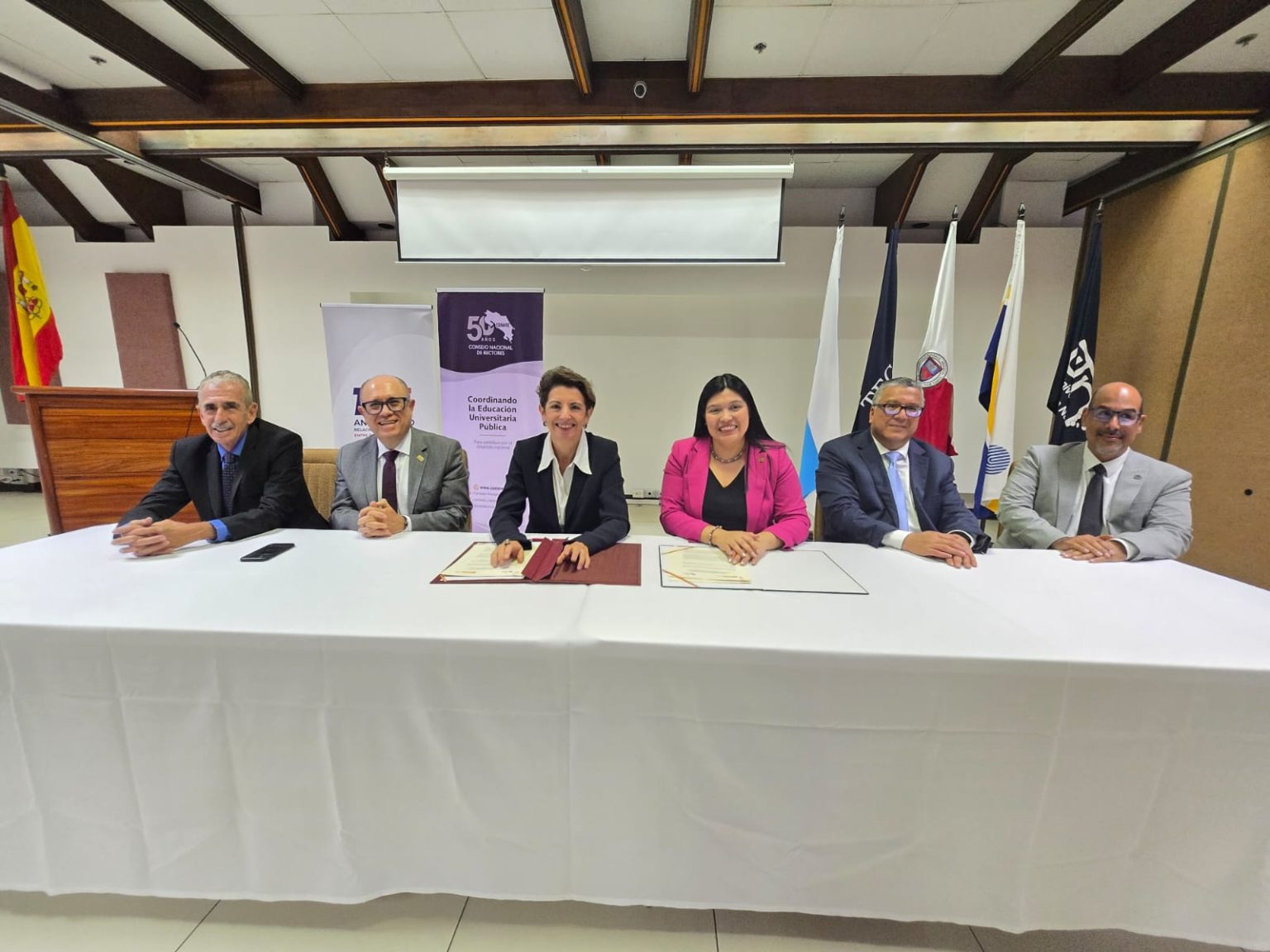 Imagen principal del artículo: CONARE y España firman acuerdo para impulsar internacionalización universitaria