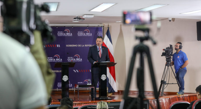 TSE aclara al Gobierno que sí puede producir videos informativos para sus conferencias de prensa