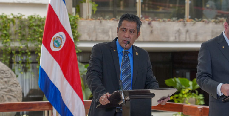 Hacienda estima que el no pago de impuestos y las exoneraciones fiscales suman 4.2 billones de colones