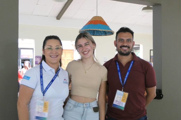 Transformar realidades desde la experiencia: becaria de UWC Costa Rica lidera proyecto de educación financiera para adolescentes en el sistema de cuidado alternativo