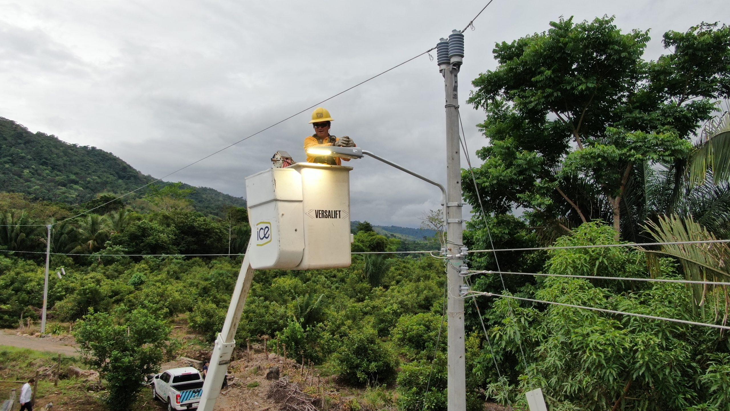 Imagen principal del artículo: Productores y vecinos de Ocochobi en Buenos Aires ya cuentan con servicio eléctrico