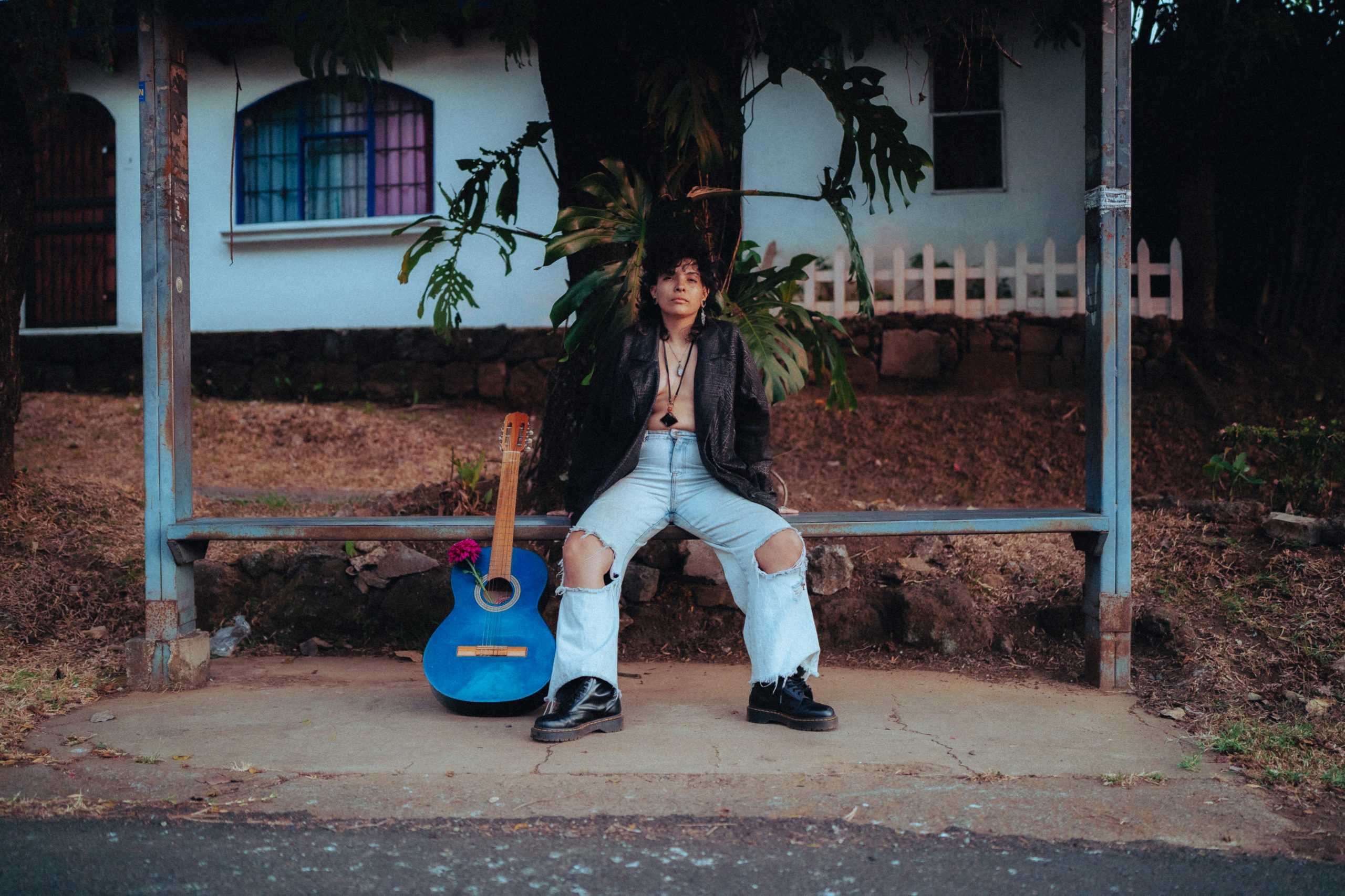 Imagen principal del artículo: Flama: la voz queer que incendia los géneros para sanar desde el dolor