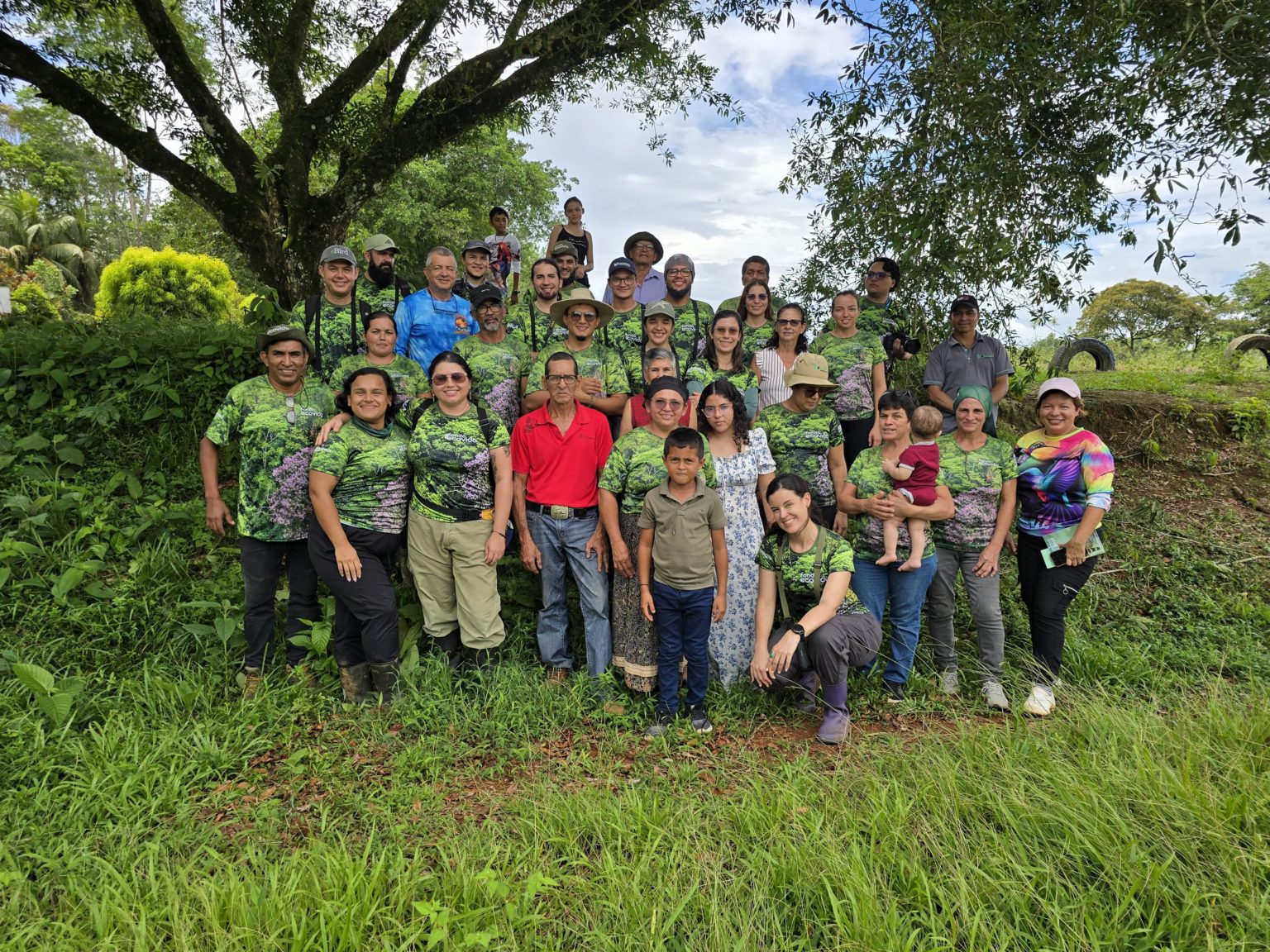 Imagen principal del artículo: Comunidad de Río Magdalena en Sarapiquí participa de jornada mundial de avistamiento de aves