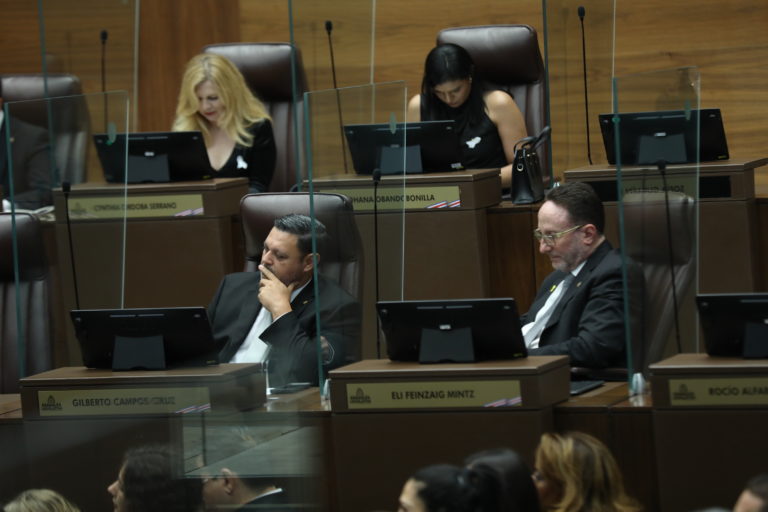 Eliecer Feinzaig afirma que Luis Diego Vargas renunció al PLP porque Natalia Díaz le ofreció integrar la papeleta presidencial