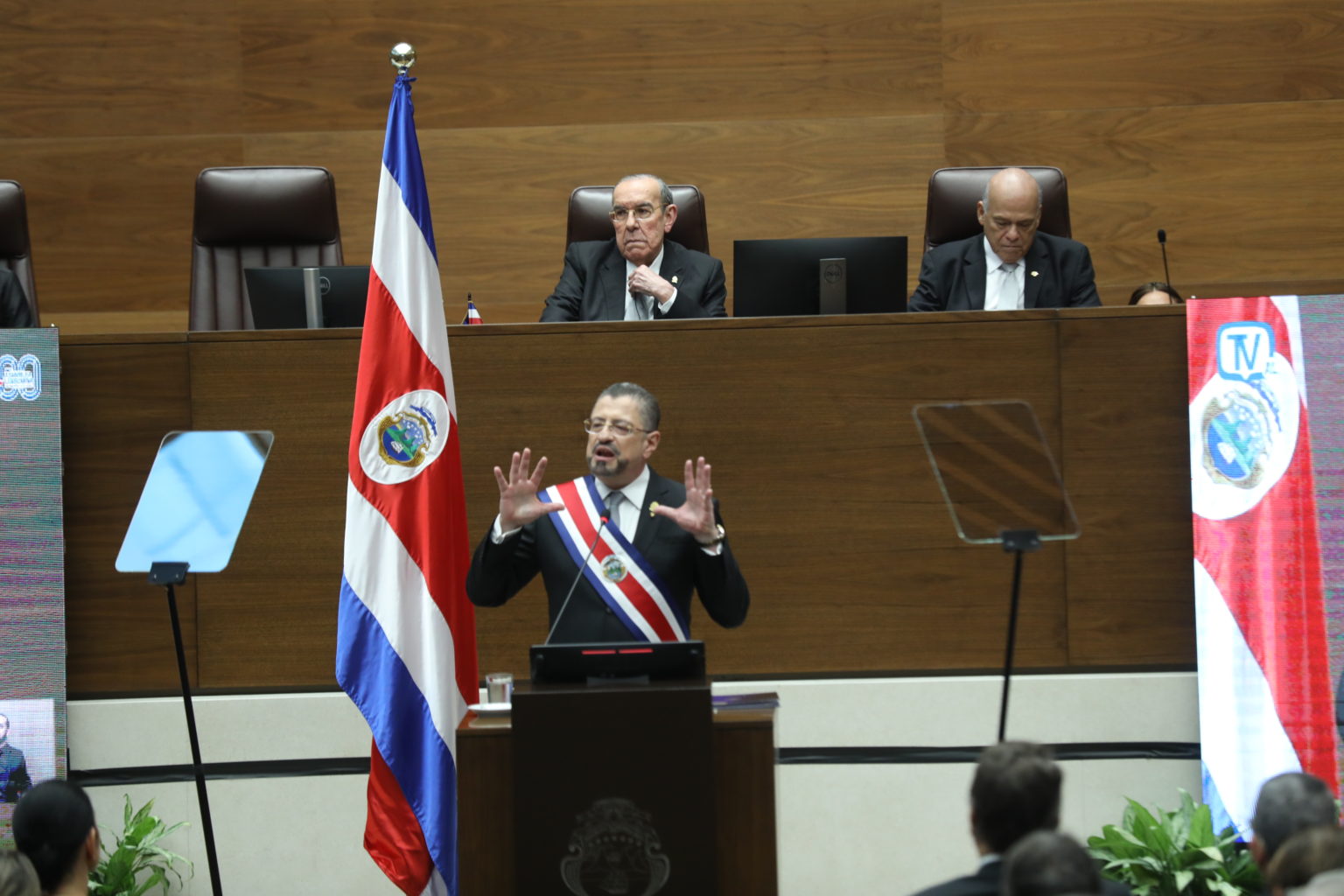 Imagen principal del artículo: Servicios Técnicos: presidente no puede ser sancionado por violencia política con ley vigente