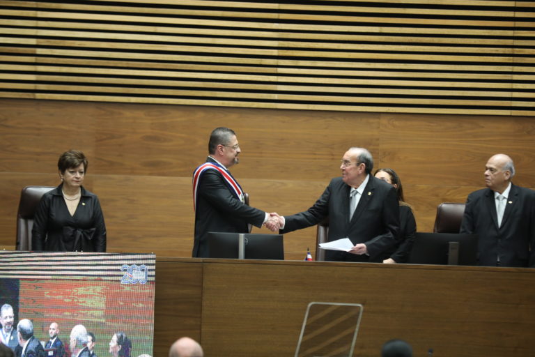 Congreso admite a trámite reforma constitucional para obligar al presidente a escuchar a las fracciones tras su informe anual