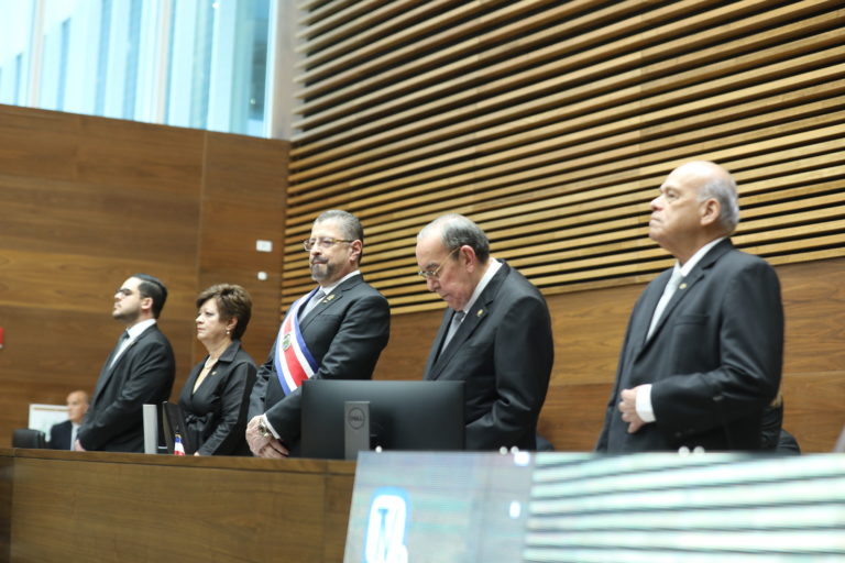 Populismo, institucionalidad y el vacío que nadie llenó