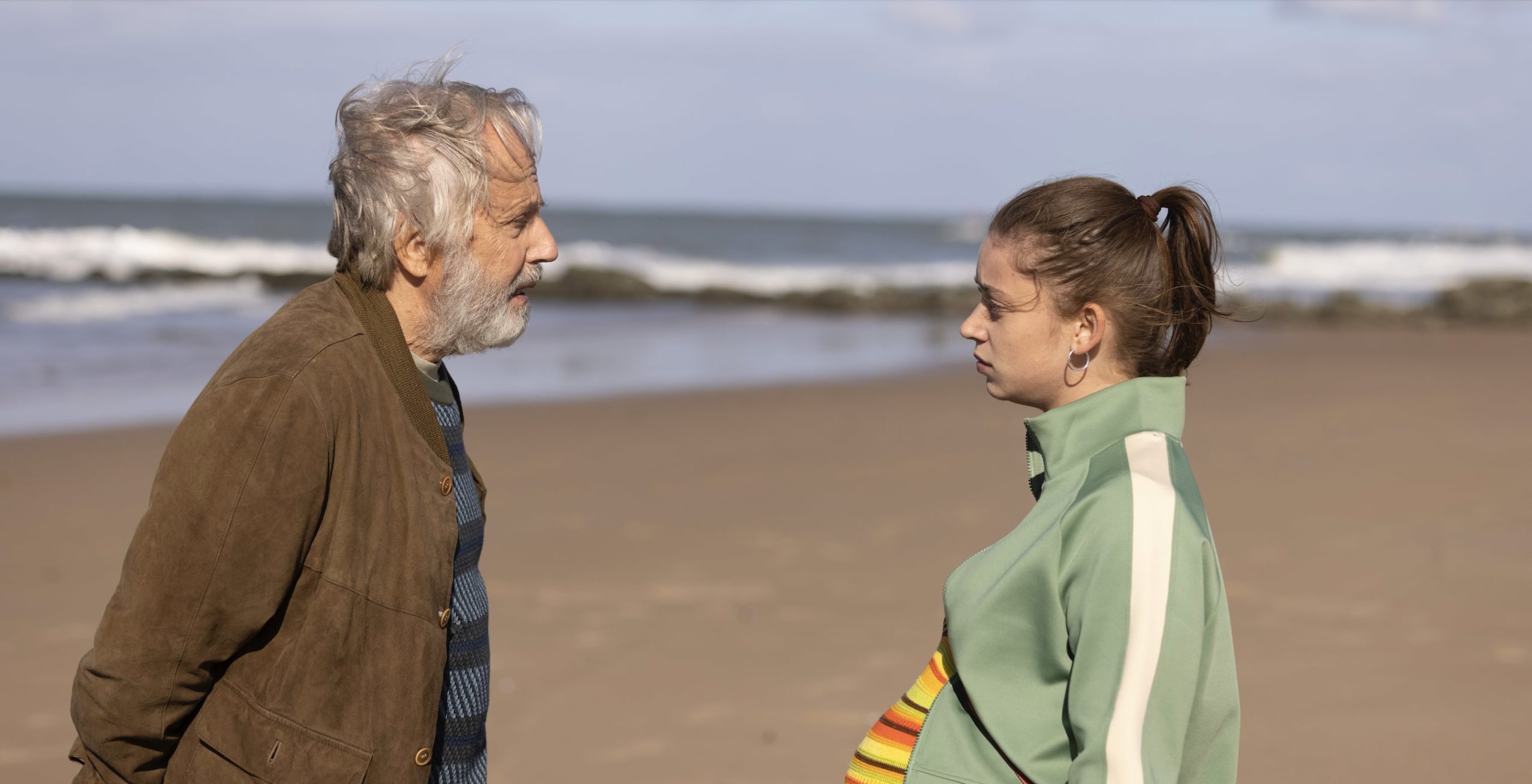 Imagen principal del artículo: Drama francés "La pequeña" se estrena en Costa Rica con una conmovedora historia sobre filiación y duelo