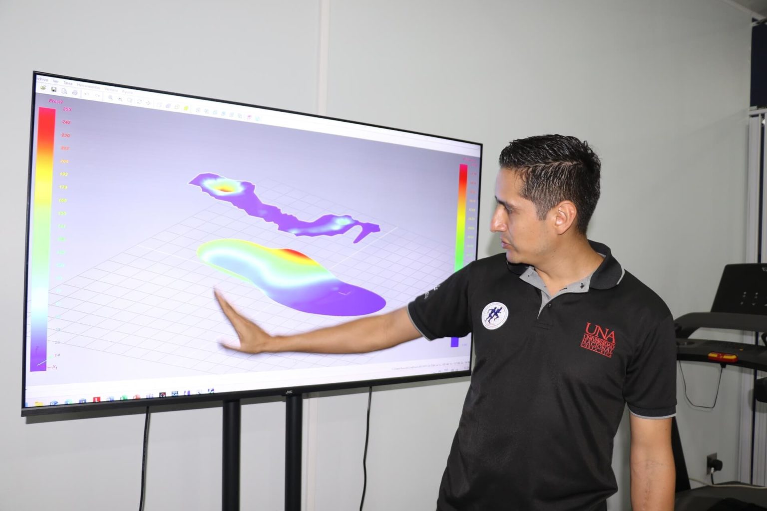 Imagen principal del artículo: UNA desarrolla plantillas deportivas y ortopédicas con tecnología de punta