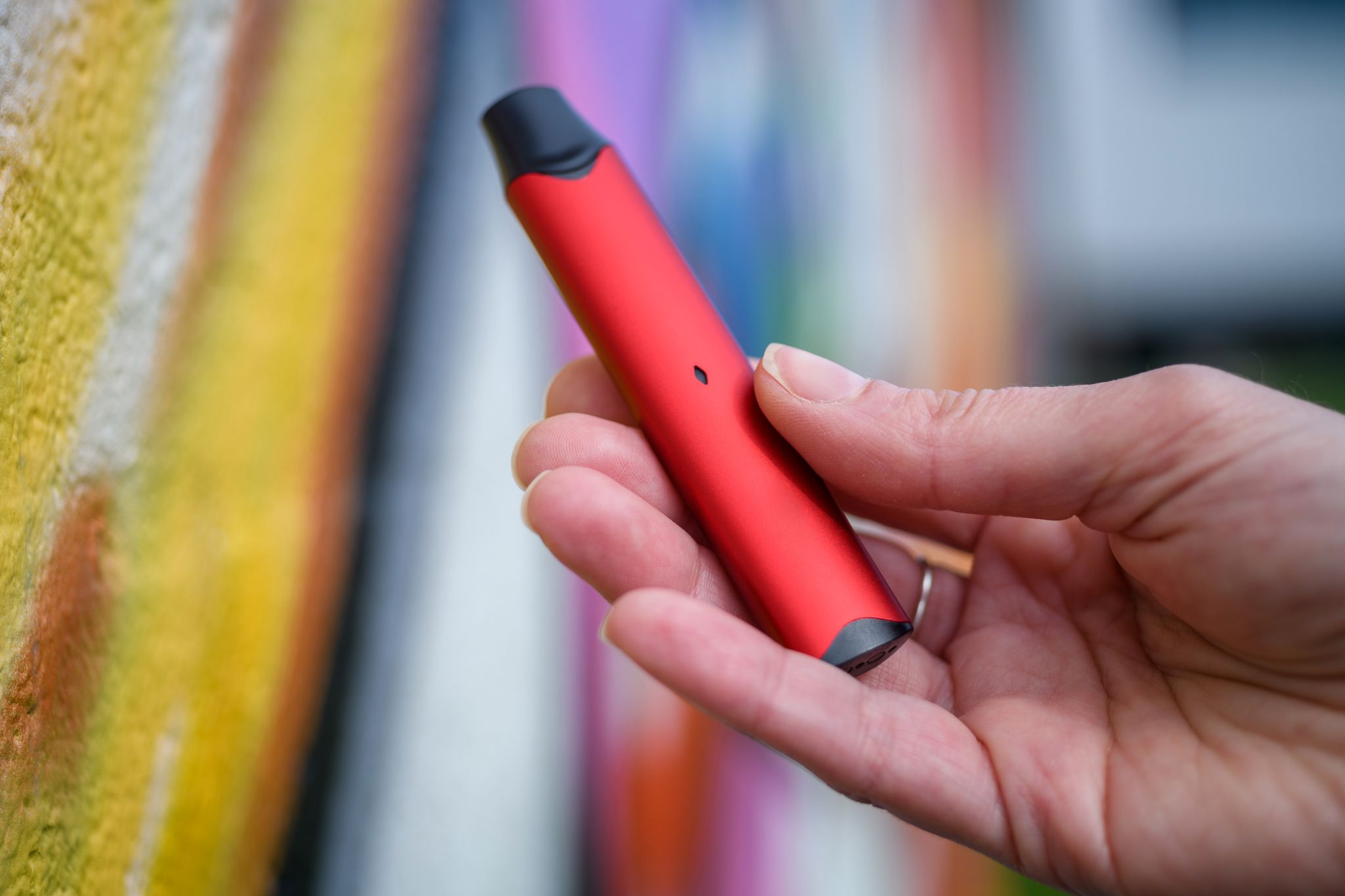 Imagen principal del artículo: ACORED respalda regulación sanitaria de productos para vapeo, pero cuestiona prohibición total de sabores