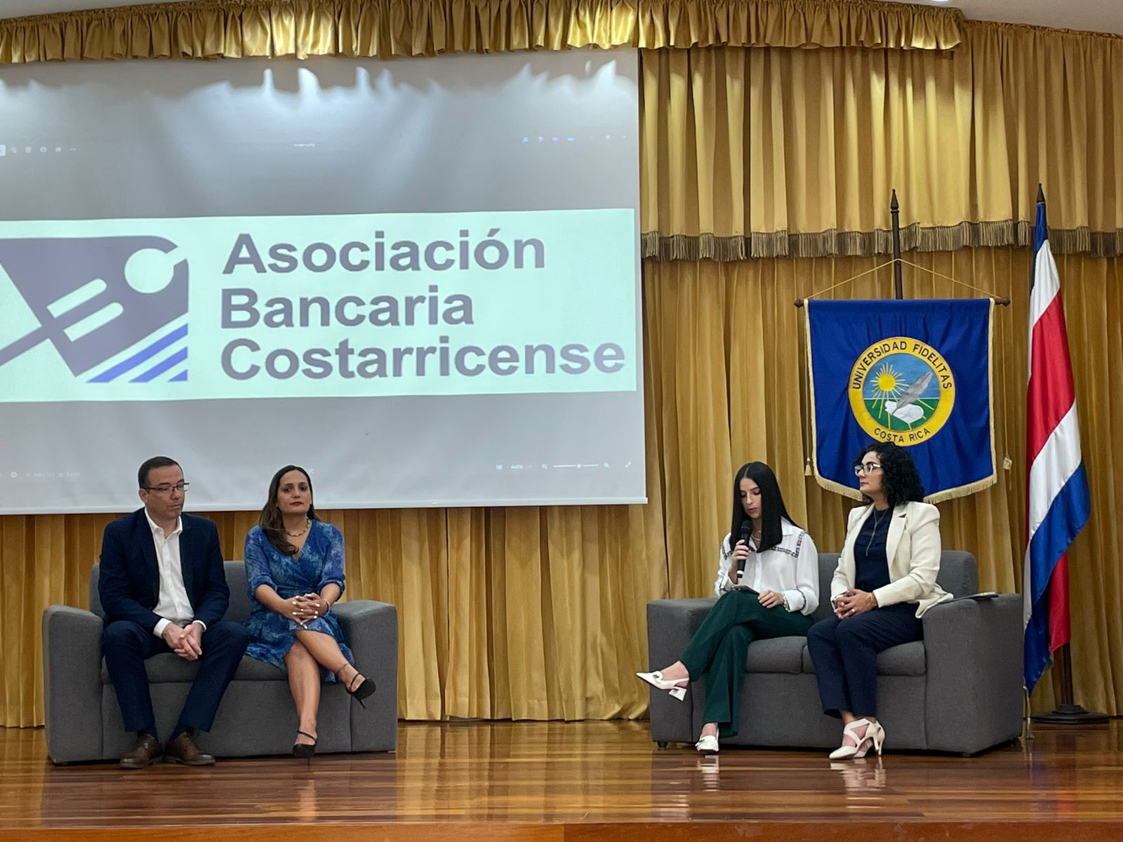 Imagen principal del artículo: Bancos otorgaron ₡6.330 millones en créditos exclusivamente para vehículos 100% eléctricos durante Expomóvil 2025