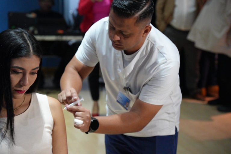 Inician jornada de vacunación contra la influenza estacional