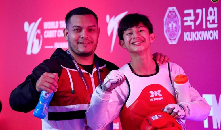 Taekwondista tico Joshua Sosimo gana medalla histórica en el Mundial de Emiratos Árabes Unidos 2025