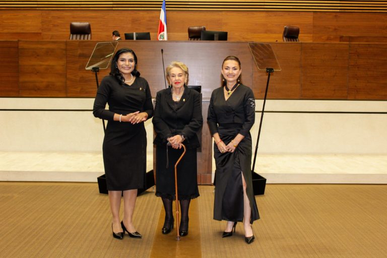 Diputadas independientes piden vía rápida a cinco expedientes a cambio de votos para jornadas 4x3