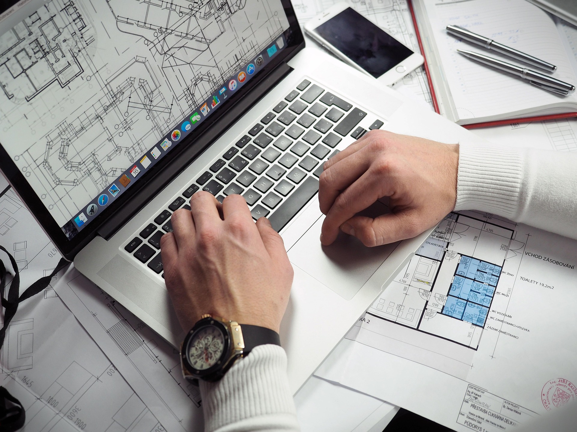 Imagen principal del artículo: Arquitectura + Inteligencia Artificial: gratuito y virtual para potenciar la innovación en la profesión