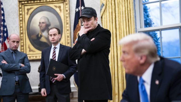 Trump amenaza con eliminar contratos a empresas de Musk, y el empresario lo acusa de estar en los archivos de Epstein