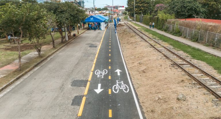 Montes de Oca inaugura ciclovía en sector que conecta los colegios Vargas Calvo y Calasanz