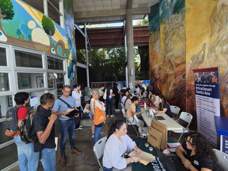 Municipalidad de Santa Ana habilitó unidad para asistir a personas en búsqueda de empleo