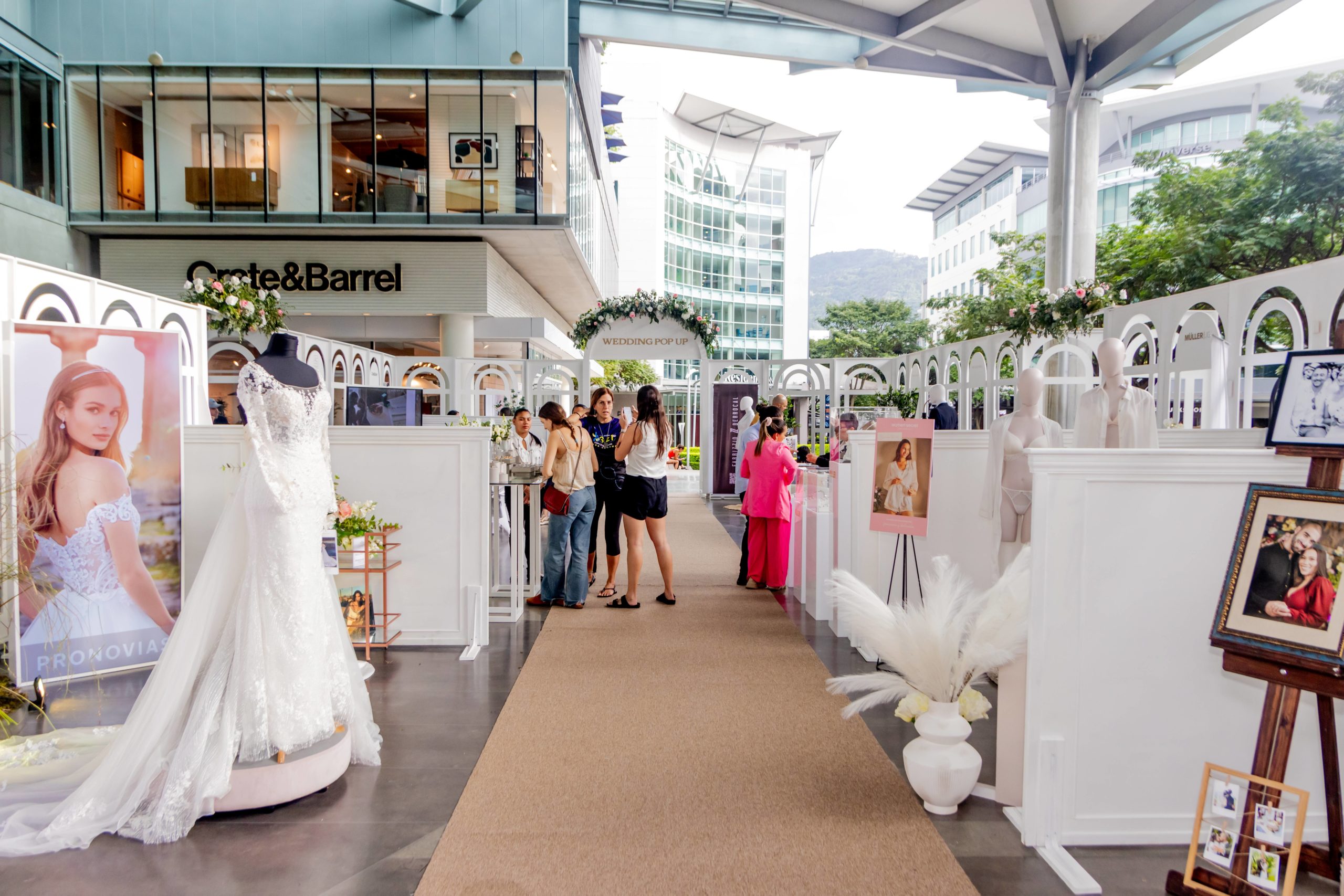 Imagen principal del artículo: Todo lo que necesita para planear una boda inolvidable, en un solo lugar: así será el Wedding Pop Up 2025 en Avenida Escazú